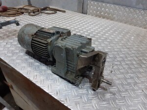 Getriebemotor mit Bremse 0,25 kW 29 U/min B3 gebraucht...