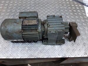 Getriebemotor mit Bremse 0,25 kW 29 U/min B3 gebraucht...
