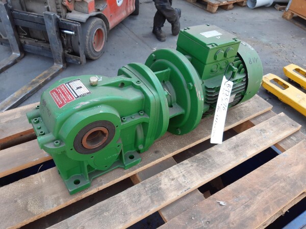 Gear motor 7.5 kW 86 rpm B3 used B17516