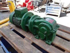 Gear motor 7.5 kW 86 rpm B3 used B17516