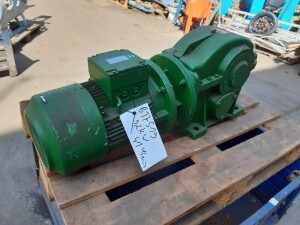 Gear motor 9.2 kW 40 rpm B3 used B17519