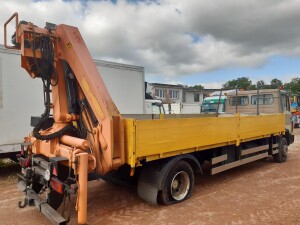 LKW mit Pritsche und Ladekran  gebraucht B17546