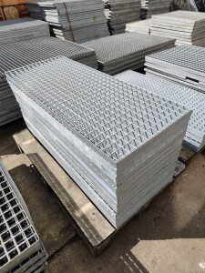 Used grating L120xW48xH4 galvanized