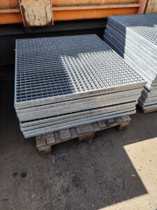 Used grating L107xW94.5xH3 cm galvanized