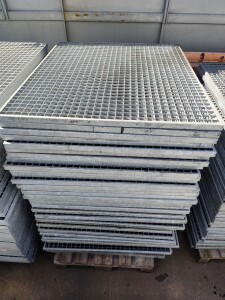 Used grating L107xW94.5xH3 cm galvanized