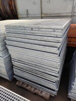 Used grating L107xW94.5xH3 cm galvanized