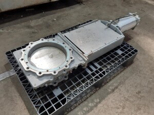 Pneumatic slide valve � 300 mm, used B17704