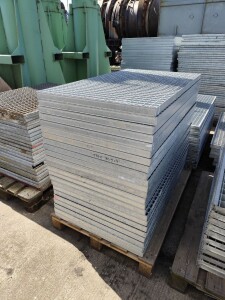Used grating L120xW70.5xH4 cm galvanized