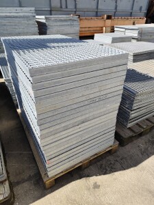 Used grating L120xW70.5xH4 cm galvanized