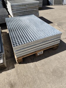 Used grating L120xW78xH4 cm galvanized