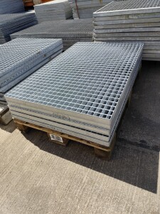 Used grating L120xW78xH4 cm galvanized