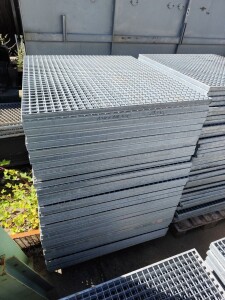 Used grating L120xW100xH4 cm galvanized