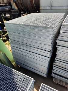 Used grating L120xW100xH4 cm galvanized