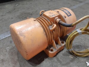 Rüttler 2 kW 125 kg 290/500 V gebraucht B17719