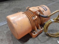 Rüttler 2 kW 125 kg 290/500 V gebraucht B17719