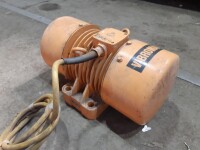 Rüttler 2 kW 125 kg 290/500 V gebraucht B17719
