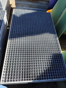 Used gratings L90xW144xH3 cm, galvanized