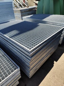Used gratings L85xW144xH3 cm, galvanized