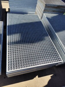 Used gratings L85xW144xH3 cm, galvanized