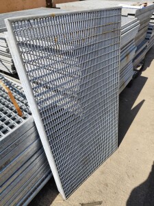 Used gratings L58.5xW104xH2.5 cm, galvanized