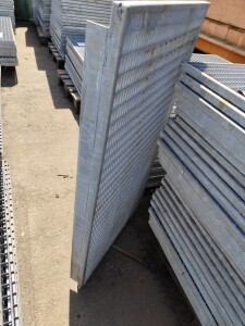Used gratings L58.5xW104xH2.5 cm, galvanized