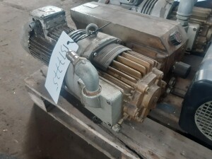 Vacuum pump 1.8 kW 10 / 0.5 mbar used B17775