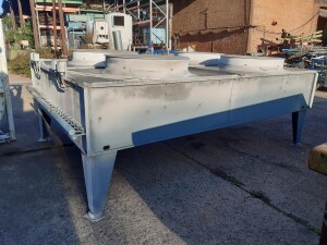 Table cooler approx. 4x2.4x1.5 m 81 l used B17790