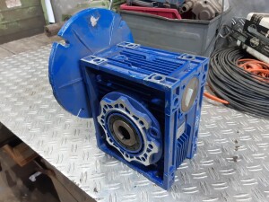 Used worm gear reducer, 7.5 to 3 kW, B17908