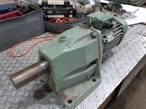 1.5 kW / 31.5 rpm gear motor, used, B17917