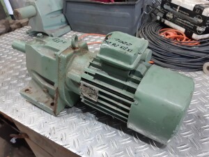 Gearmotor, 1-phase, 220 V, 0.74 kW / 40 rpm, used, B17918