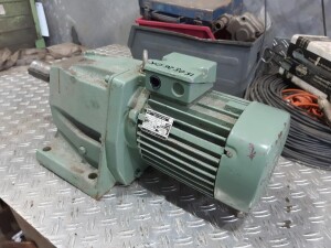 1.1 kW / 25 rpm gearmotor, used, B17932