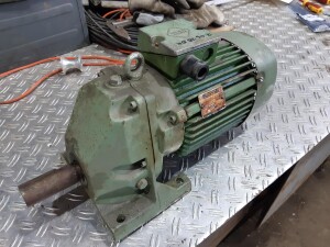 2.2 kW / 200 rpm gearmotor, used, B17936