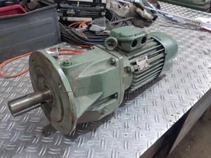 Getriebemotor mit Bremse 0,15/0,28 kW / 50/100 U/min...