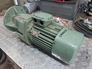Getriebemotor mit Bremse 0,15/0,28 kW / 50/100 U/min...