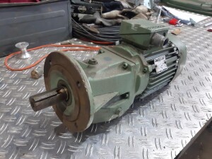 1.1 kW / 315 rpm gearmotor, used, B17954