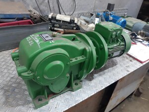 Gear Motor 2.2 kW, 11 rpm, B3, used, B18076