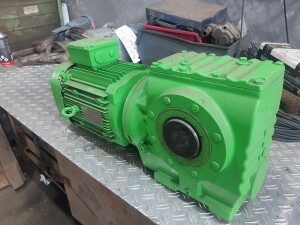 4 kW, 44 rpm, B5 gearmotor, used, B18078