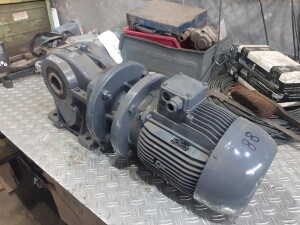 4 kW, 64 rpm gearmotor, used, B18080
