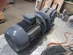 4 kW, 64 rpm gearmotor, used, B18080