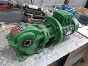 2.2 kW, 70 rpm, B3 gearmotor, used, B18081