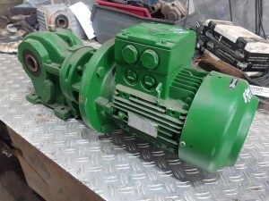 2.2 kW, 70 rpm, B3 gearmotor, used, B18081