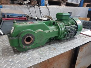 3 kW, 28 rpm, B5 gearmotor, used, B18083