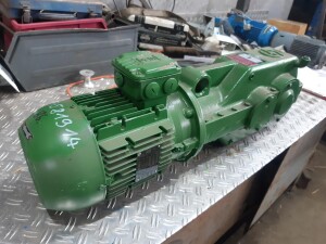 3 kW, 58 rpm, B5 gearmotor, used, B18084