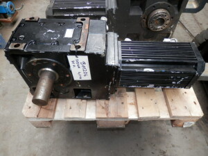 Servo motor Gear motor 4.1 kW 71 rpm up to 350 V 140 Hz...