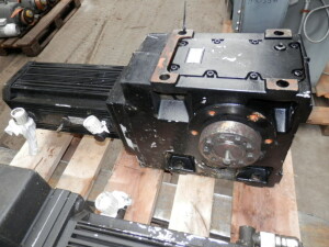 Servo motor Gear motor 4.1 kW 71 rpm up to 350 V 140 Hz...