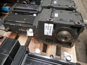 Servo motor Gear motor 4.1 kW 71 rpm  up to 350 V 140 Hz...