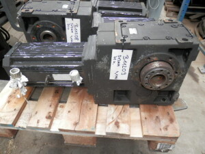 Servo motor Gear motor 4.1 kW 71 rpm  up to 350 V 140 Hz...