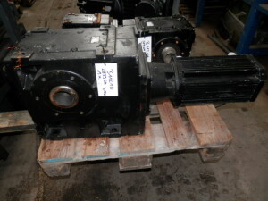 Servo motor Gear motor 4.1 kW 13 rpm  up to 350V 140Hz...