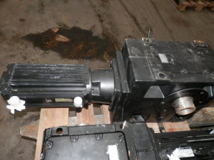 Servo motor Gear motor 4.1 kW 13 rpm  up to 350V 140Hz...